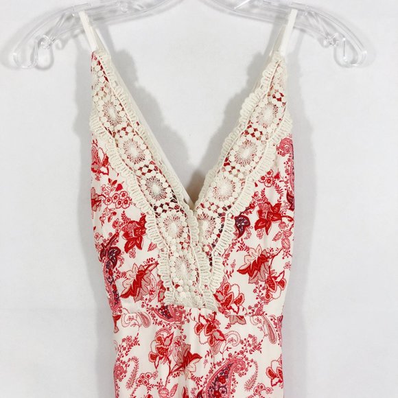 🌹Tea n Cup Red Floral Crochet Halter Mini Dress - Picture 3 of 9